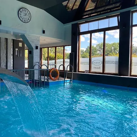 Stratos Nocleg ze śniadaniem 3*