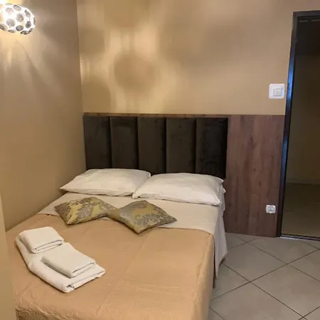 Stratos Bed & Breakfast