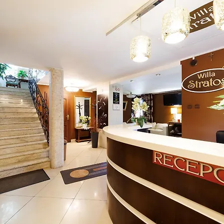 ベッド・アンド・ブレックファスト Stratos 3*