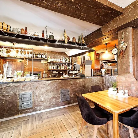 Stratos Nocleg ze śniadaniem 3*