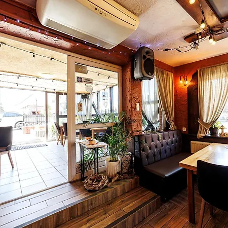 Stratos ベッド・アンド・ブレックファスト 3*