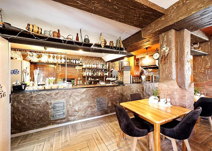 Stratos Nocleg ze śniadaniem 3*